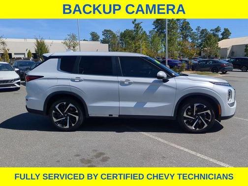 White 2022 Mitsubishi Outlander ES