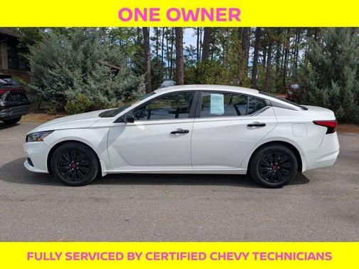 Glacier White 2022 Nissan Altima 2.5 S