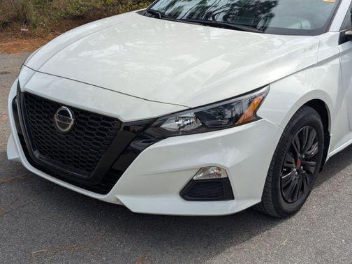 Glacier White 2022 Nissan Altima 2.5 S