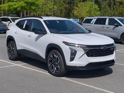 Summit White 2026 Chevrolet Trax 2RS