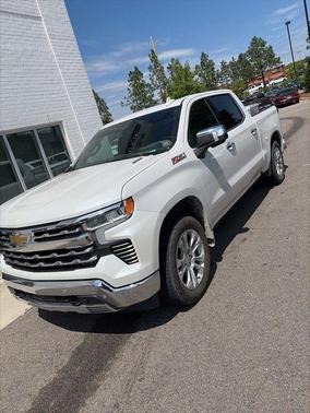 Iridescent Pearl Tricoat 2022 Chevrolet Silverado 1500 LTZ