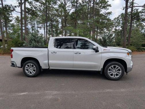 Iridescent Pearl Tricoat 2022 Chevrolet Silverado 1500 LTZ