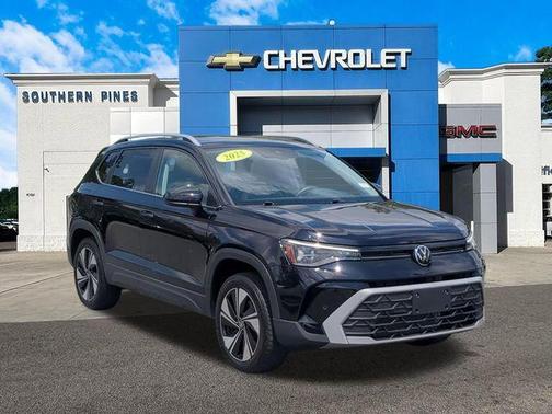 Deep Black Pearl Effect 2025 Volkswagen Taos 1.5T SE