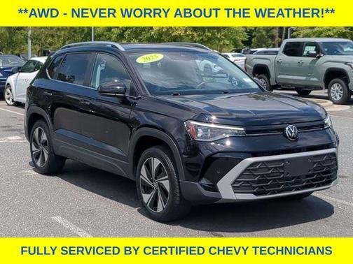 Deep Black Pearl Effect 2025 Volkswagen Taos 1.5T SE