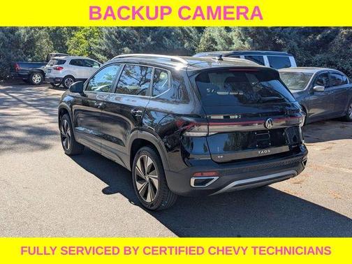 Deep Black Pearl Effect 2025 Volkswagen Taos 1.5T SE