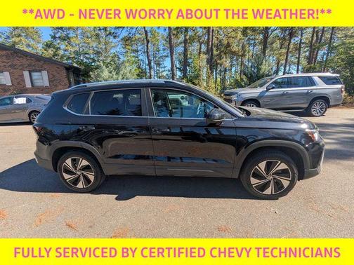 Deep Black Pearl Effect 2025 Volkswagen Taos 1.5T SE