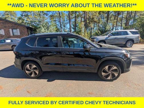 Deep Black Pearl Effect 2025 Volkswagen Taos 1.5T SE
