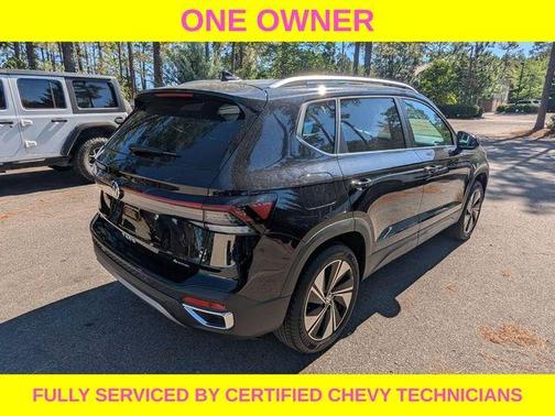 Deep Black Pearl Effect 2025 Volkswagen Taos 1.5T SE