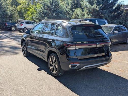 Deep Black Pearl Effect 2025 Volkswagen Taos 1.5T SE