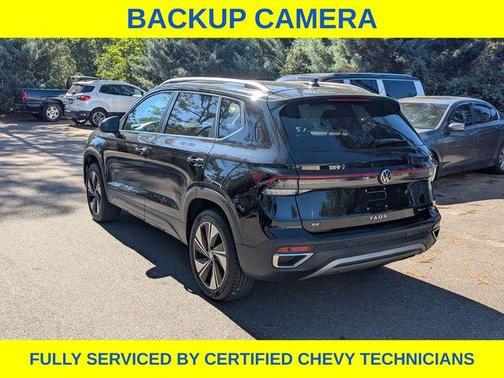 Deep Black Pearl Effect 2025 Volkswagen Taos 1.5T SE