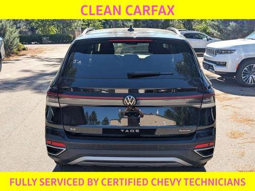 Deep Black Pearl Effect 2025 Volkswagen Taos 1.5T SE