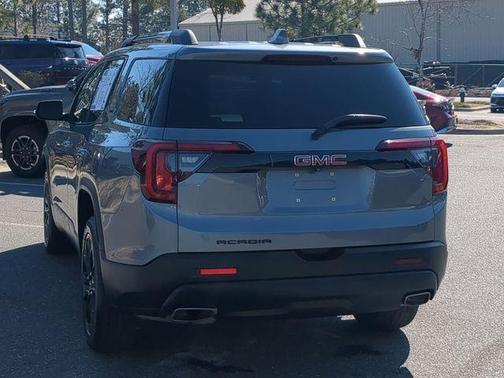 2022 GMC Acadia SLT