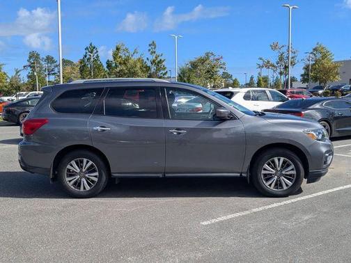 2020 Nissan Pathfinder S