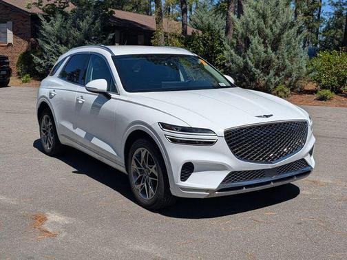Alta White 2025 Genesis GV70 2.5T