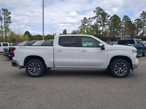Summit White 2026 Chevrolet Silverado 1500 LT