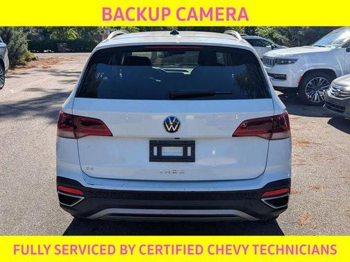 Pure White 2024 Volkswagen Taos 1.5T SE
