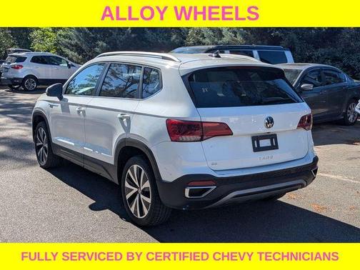 Pure White 2024 Volkswagen Taos 1.5T SE
