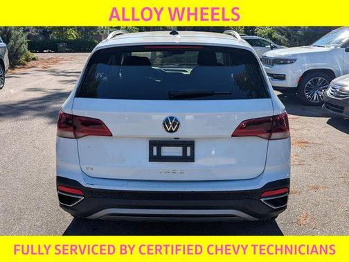 Pure White 2024 Volkswagen Taos 1.5T SE