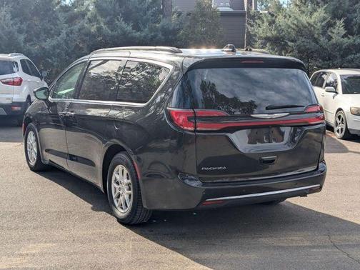 2022 Chrysler Pacifica Touring-L