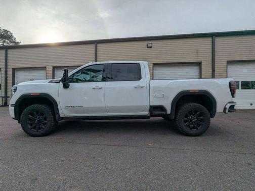 2025 GMC Sierra 2500 AT4