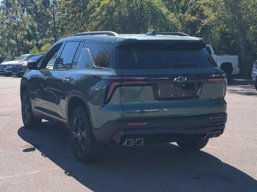 Green Metallic 2027 Chevrolet Traverse LT
