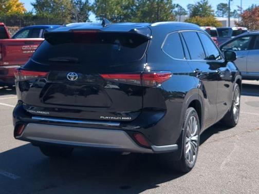 2022 Toyota Highlander Platinum