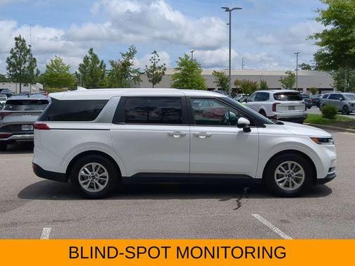 2022 Kia Carnival LXS