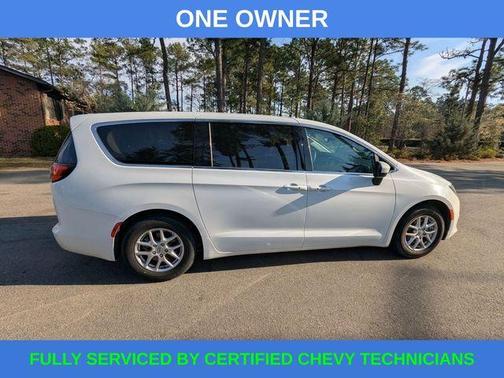 Bright White Clearcoat 2023 Chrysler Voyager LX
