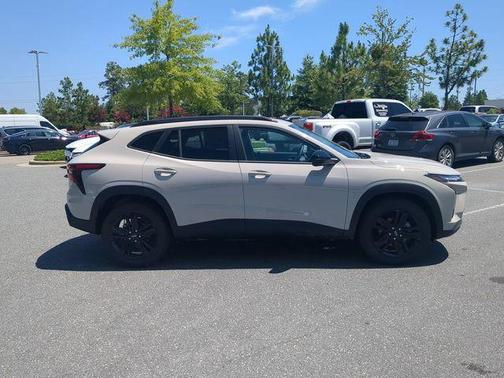 White Sand 2026 Chevrolet Trax ACTIV