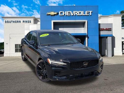 2024 Volvo S60 Recharge Plug-In Hybrid T8 Ultimate Black Edition