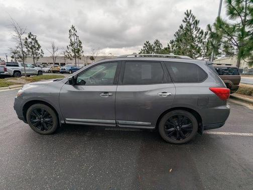 2017 Nissan Pathfinder Platinum