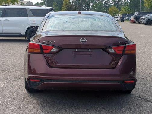 Garnet Pearl Me 2024 Nissan Altima 2.5 SV