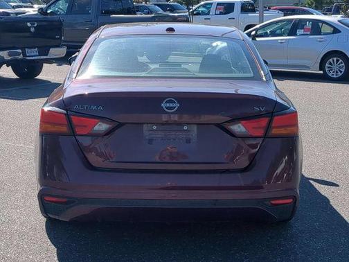 Garnet Pearl Me 2024 Nissan Altima 2.5 SV