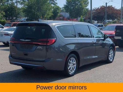 2023 Chrysler Pacifica Touring-L