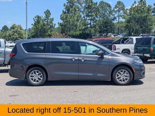 2023 Chrysler Pacifica Touring-L