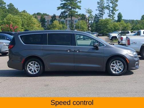 2023 Chrysler Pacifica Touring-L