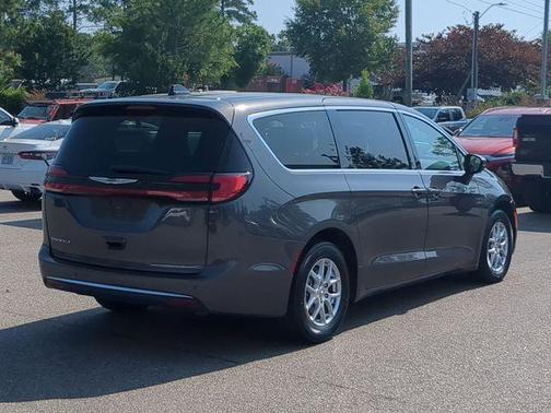 2023 Chrysler Pacifica Touring-L