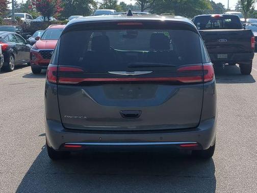 2023 Chrysler Pacifica Touring-L