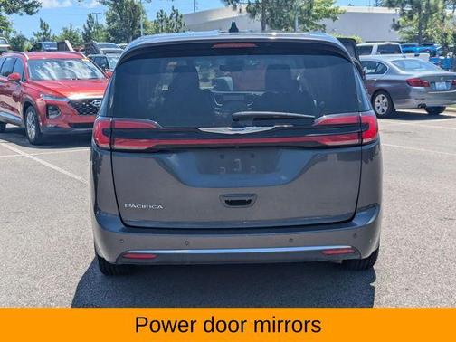 2023 Chrysler Pacifica Touring-L