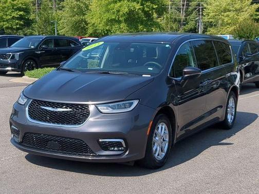 2023 Chrysler Pacifica Touring-L