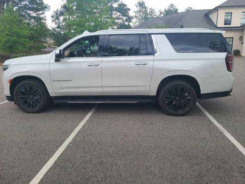 Iridescent Pearl Tricoat 2021 Chevrolet Suburban Premier
