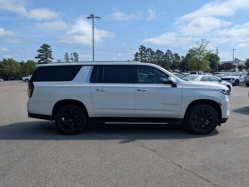 Iridescent Pearl Tricoat 2021 Chevrolet Suburban Premier