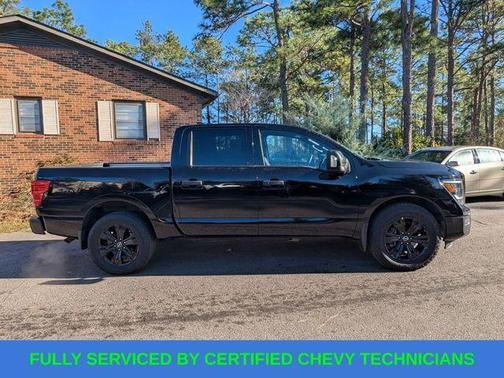 2023 Nissan Titan SV