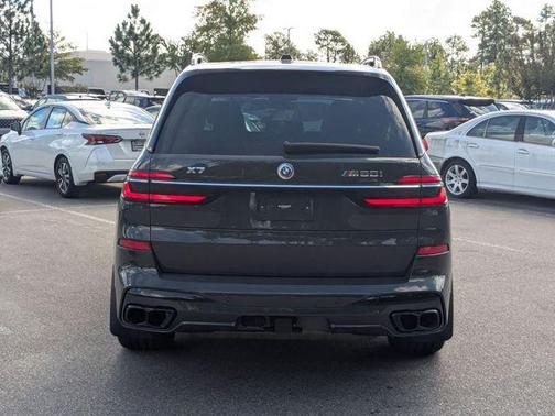 2023 BMW X7 M60i
