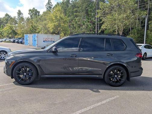 2023 BMW X7 M60i