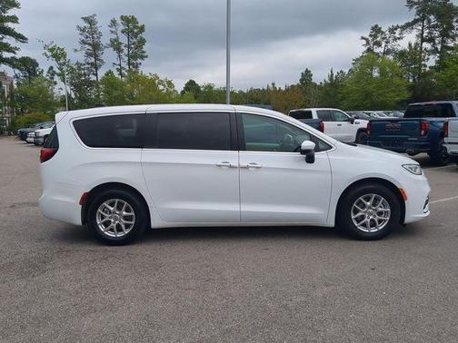 Bright White Clearcoat 2023 Chrysler Pacifica Touring-L