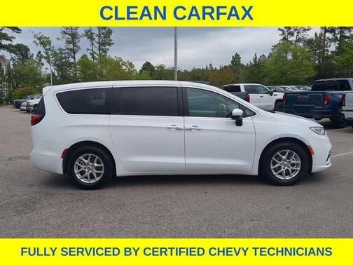 Bright White Clearcoat 2023 Chrysler Pacifica Touring-L