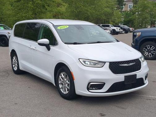 Bright White Clearcoat 2023 Chrysler Pacifica Touring-L