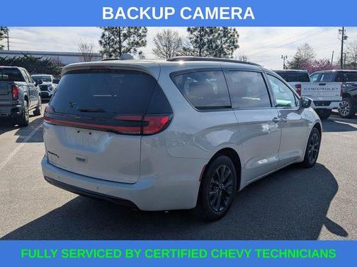 Luxury White Pearlcoat 2021 Chrysler Pacifica Touring