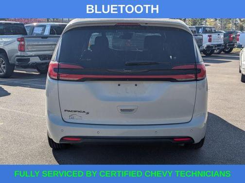 Luxury White Pearlcoat 2021 Chrysler Pacifica Touring
